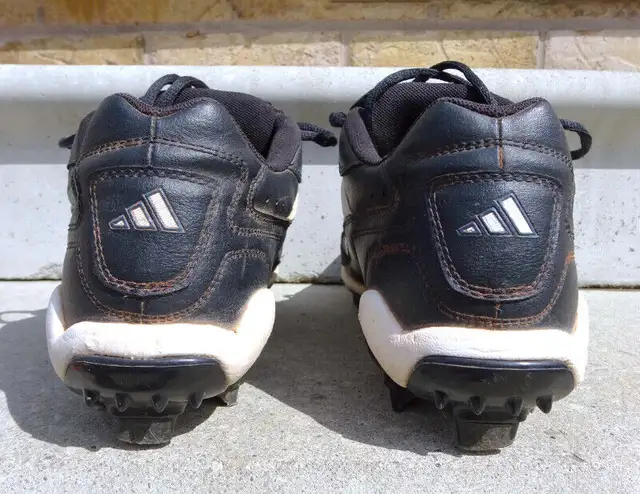 Men’s ADIDAS baseball/softball interchangeable cleats - size 10. in Baseball & Softball in Markham / York Region - Image 4