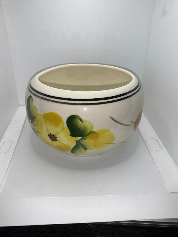 Dish - Bowl - Planter - Floral - Unmarked in Arts & Collectibles in Fredericton