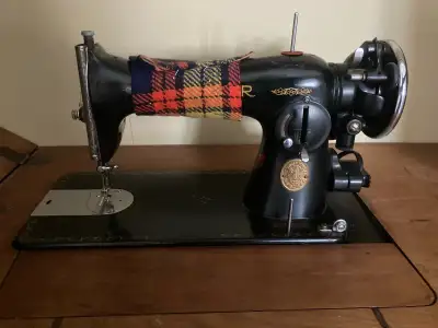 I’m working condition, Does not need a foot pedal but works great with you knee Comes with manuel, a...