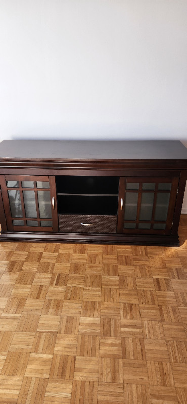 Wooden TV stand for living room with 2 cupboards and a drawer in TV Tables & Entertainment Units in Mississauga / Peel Region - Image 2