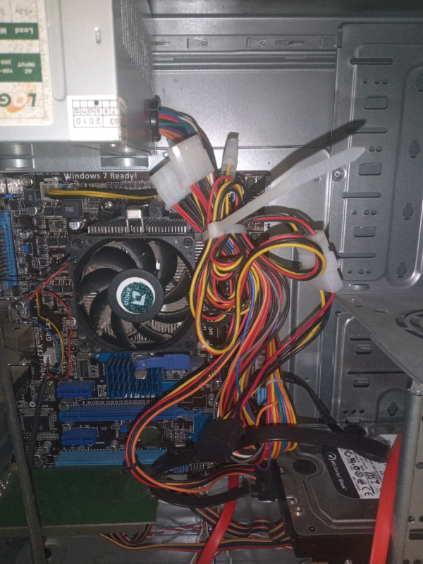Pc for parts in Desktop Computers in Gatineau - Image 3