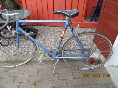 VELO  VINTAGE ESCALIBUR, 10 VITESSES,  28 PO DE ROUE, View more