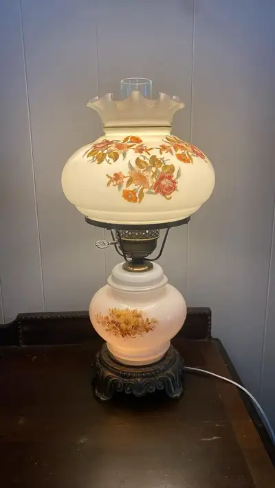 Vintage hurricane lamp, style Gone With The Wind parlor lamp, View more