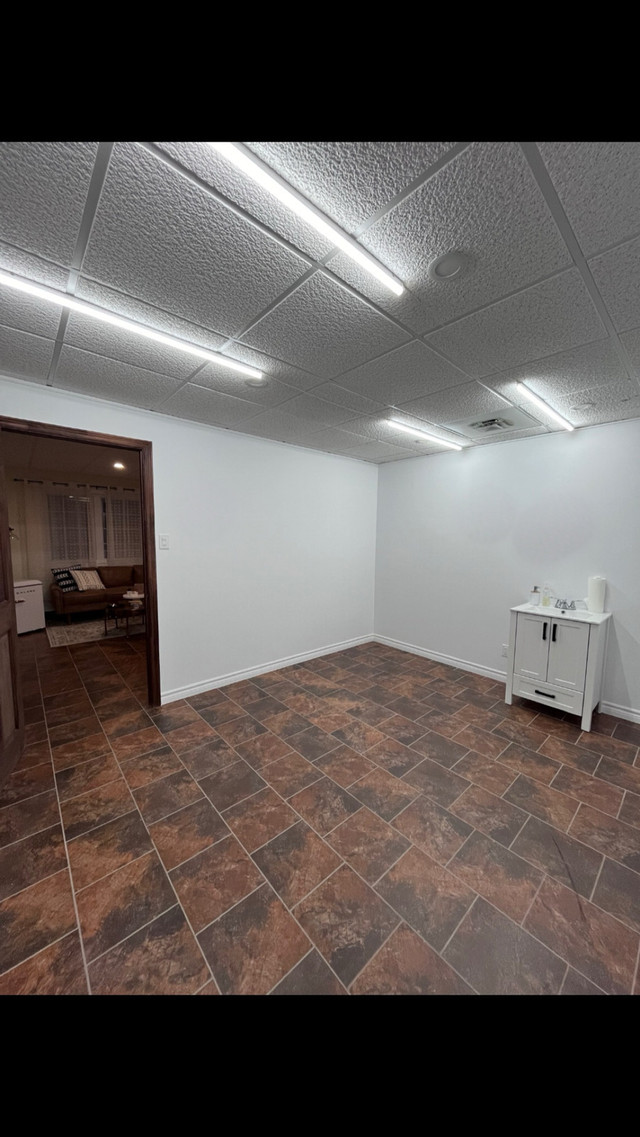 Salon Space For Rent/Espace SalonA Louer in Commercial & Office Space for Rent in Bathurst