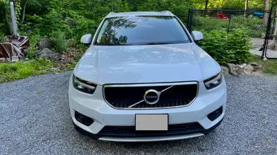 Well-maintained 2021 Volvo XC40 T5 AWD Momentum in excellent condition. Clean Carfax with no acciden...