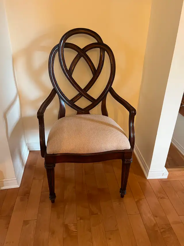 Dinning Room Chairs; Like New; Hooker furniture! Moving!!!62865712459395122