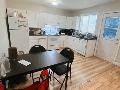 No smoking, no pet and no party property. Rent is 650 +Internet. Included cold/hot water, electricit...