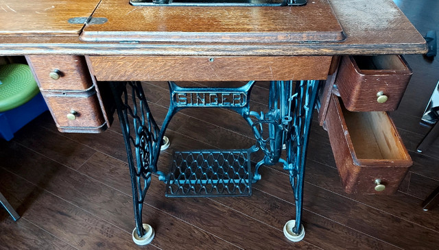 Antique sewing machine  in Other in Sudbury - Image 2