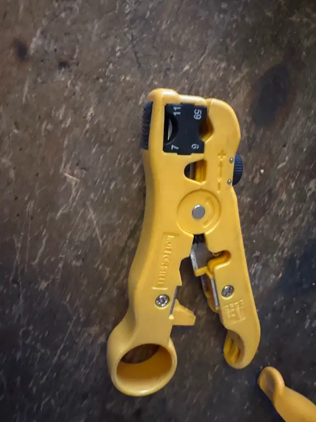 Universal cable stripper in Hand Tools in Ottawa - Image 2