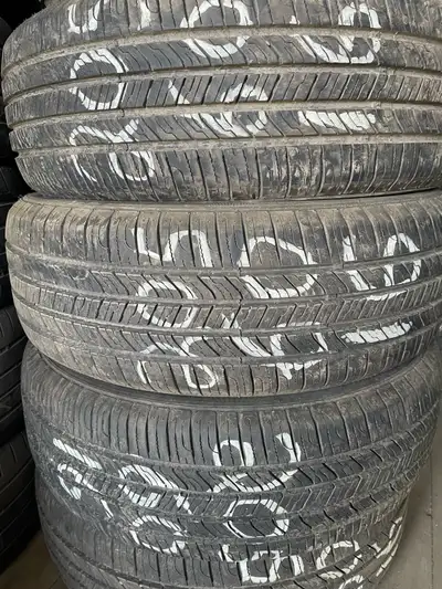 4 x pneus 205/60R16 en bonne condition pour 350$ l ensemble 514 983-1441