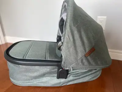 Like new Uppababy bassinet v2 gwen color, View more