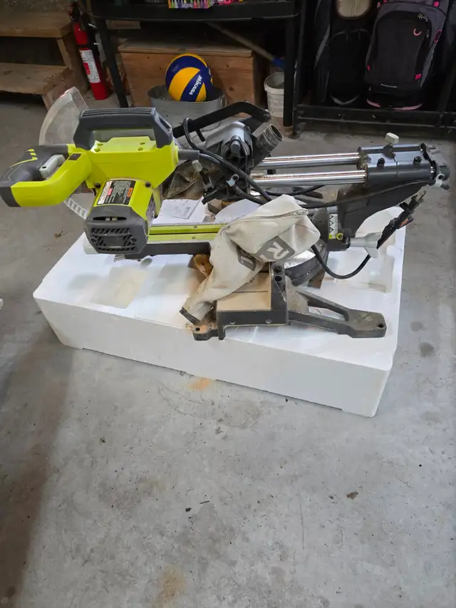 Mitre saw in Power Tools in Markham / York Region - Image 3