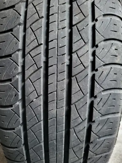 4 pneus d'été 2015 60r17 avec rimes (4 seasons tires 17 inches with wheels) Bolt Pattern : 5x114.3 (...