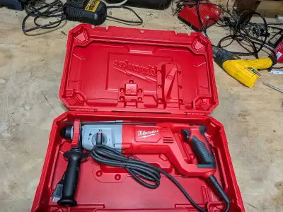 Milwaukee Tool 8 Amp Corded 1-inch SDS D-Handle Rotary Hammer Model # 5262-21 new never used. Delive...
