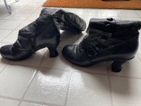 Amelia John David black boots 