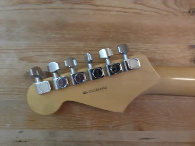 Fender FSR Lipstick Tube Pickup Stratocaster Guitar in Guitars in Ottawa - Image 4
