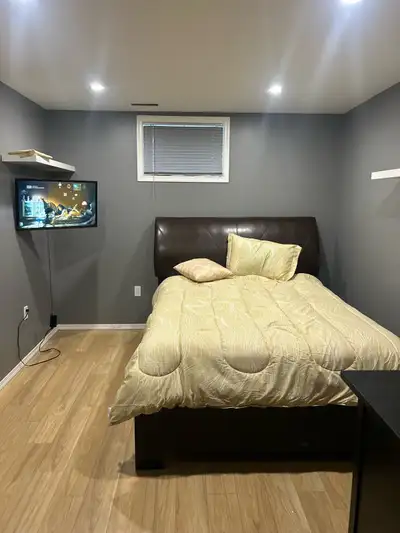 Room rental within walking distance to Superstore, Tim Hortons, Gym and Mall. Includes Tv and wifi p...