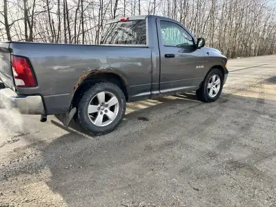 For sale I have a 2009 Dodge Ram 1500 with 3.7l v6 engine 2doors and 3 seats Runs and drives very go...