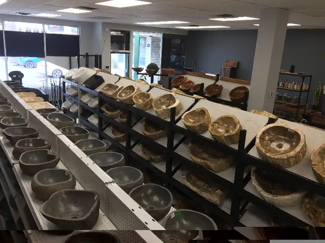 Vasques et lavabos en pierre naturel, vanités et robinetterie in Bathwares in Laval / North Shore - Image 3