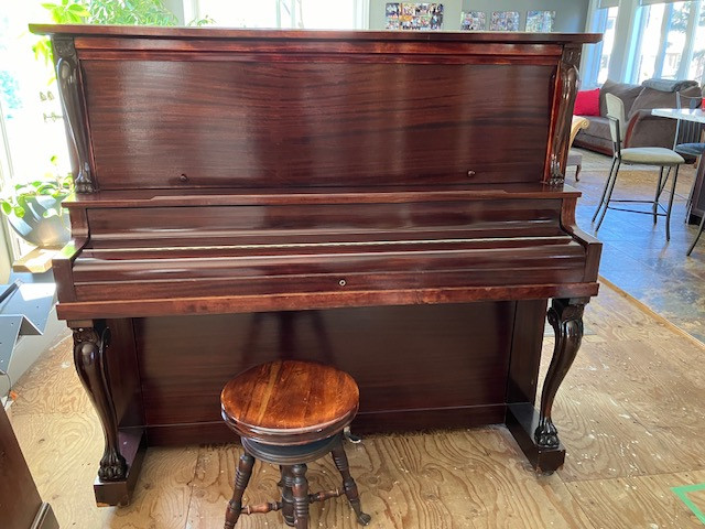 Free piano. John Rapper. Good condition. in Pianos & Keyboards in Oakville / Halton Region - Image 2