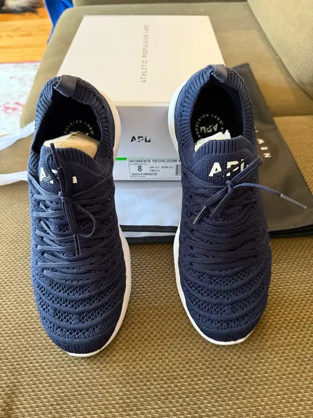 APL Running Shoes - Women’s Techloom Wave in Women's - Shoes in City of Montréal - Image 2