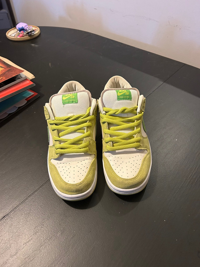 Nike SB Dunk Low Green Apple Size 11 in Men's Shoes in Oshawa / Durham Region - Image 2
