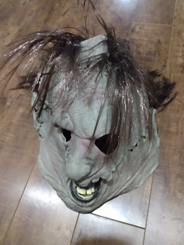 Authentic/Official (Vintage) Leatherface Halloween Mask Costume in Costumes in City of Toronto - Image 2