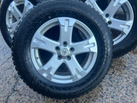 Mags SILVER d'origine Toyota avec pneus 245-65-17 d'hiver850 $