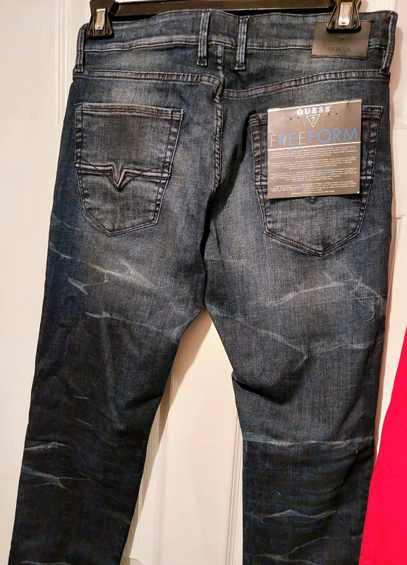 Guess Slim Straight Men's Jeans - Brand New-32 in Men's in City of Toronto - Image 2