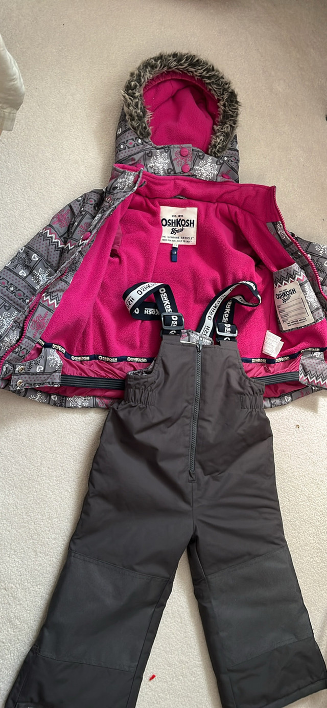 New condition Snow suit size 3T in Clothing - 3T in Calgary - Image 2