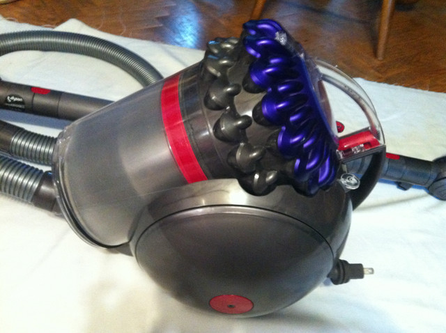 Dyson Cinetic Big Ball VACUUM in Vacuums in Barrie