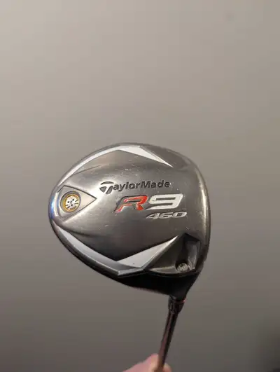 Taylormade R9 460 driver. 9.5 degree, graphite shaft Taylormade R9 3 wood. 15 degree, graphite shaft...