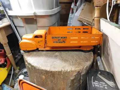 camion Lincoln antique # 13034.2 department of highway camion bonne condition d'origine 18"1/2 long...