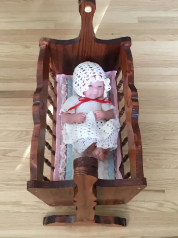 Antique baby cradle with baby in Other in Winnipeg - Image 6