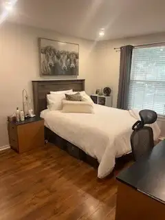 STUDENT SPECIAL FIRST MONTH FREE! Clean, studious well maintained condo. Walking distance to Stone R...