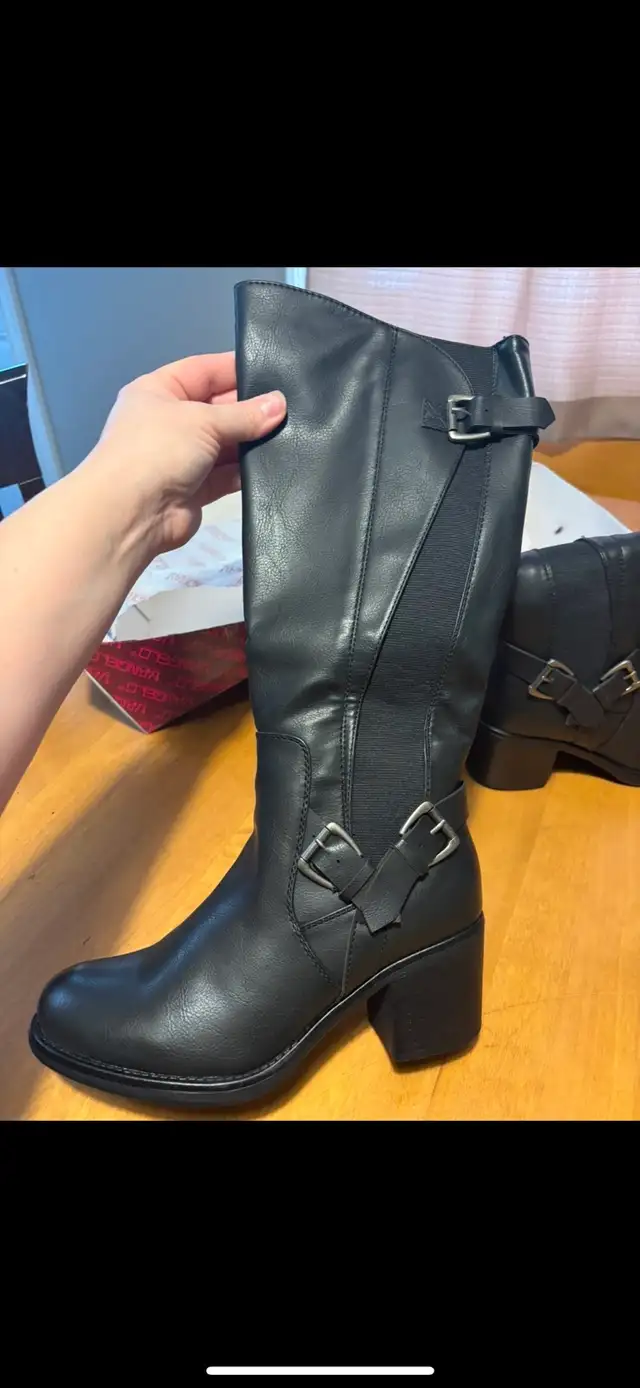 Women’s Boots  in Women's - Shoes in Edmonton - Image 6