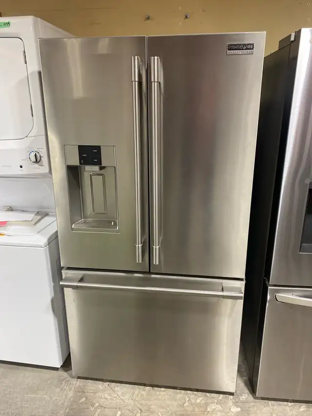 Frigidaire Refrigerator in Refrigerators in City of Montréal - Image 2