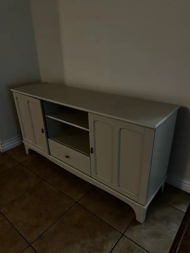 TV Bench in TV Tables & Entertainment Units in City of Halifax - Image 7