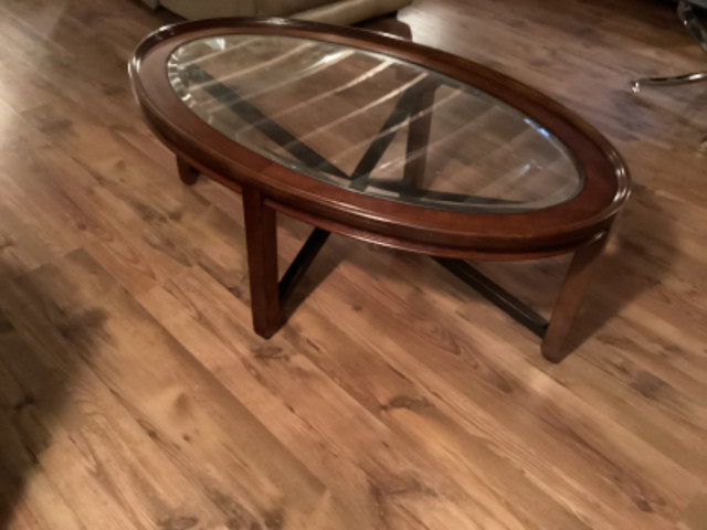 Coffee table in Coffee Tables in Ottawa - Image 2