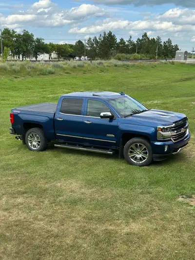 2016 Chevrolet 1500 High Country 6.2L 172,000km. Original owner. New breaks front and rear, battery,...