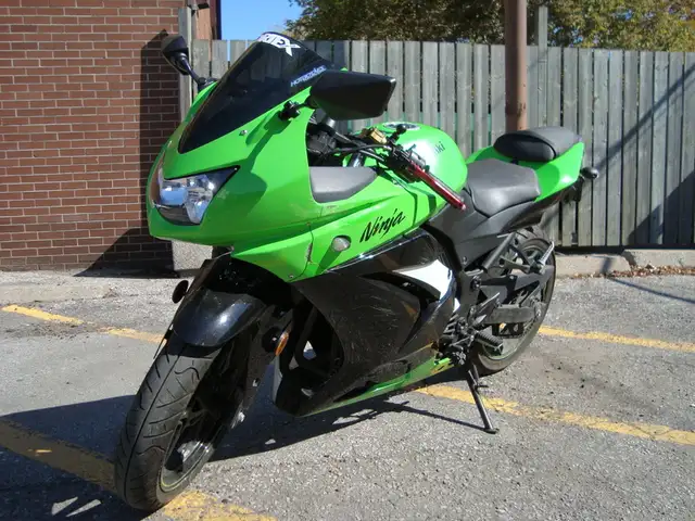 2009 Kawasaki Ninja 250R in Sport Bikes in City of Toronto - Image 3