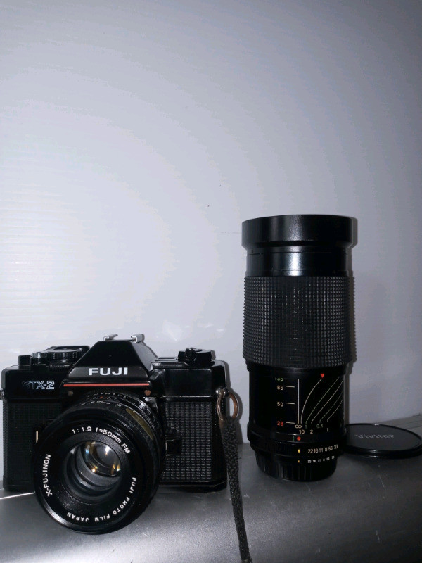 FUJi STX-2 SLR 35mm Film Camera W/50mm F/1.9 & 28-135mm F/3.54.5 dans Appareils photo et caméras  à Ville de Montréal