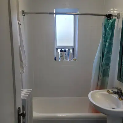 Private room for rent, have it's own closet, furnished. Located on 1 Cheritan Ave., with easy access...