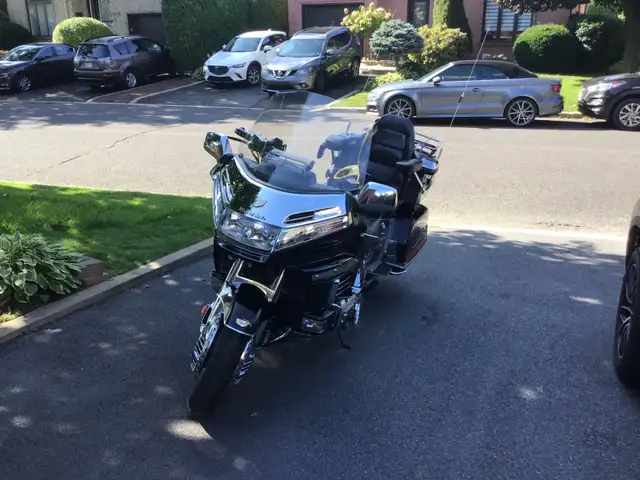 Honda Goldwing 1500 SE 1999 - 50ième Anniversaire in Touring in Longueuil / South Shore - Image 3