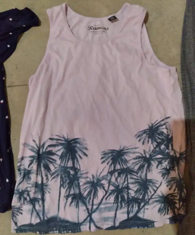Women's Tops in Women's - Tops & Outerwear in Kitchener / Waterloo - Image 6