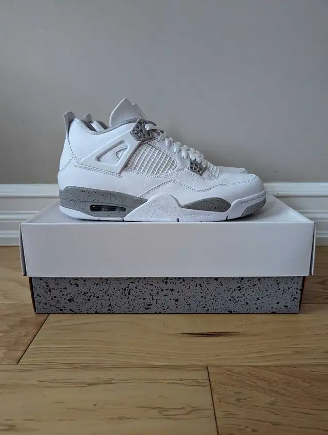 Jordan 4 White Oreo 2021 size 9.5 in Men's Shoes in Mississauga / Peel Region - Image 2
