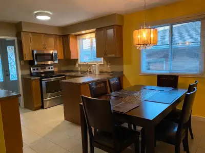 Room Available in Sharing near Mohawk College for 1 Girl, Aug 1