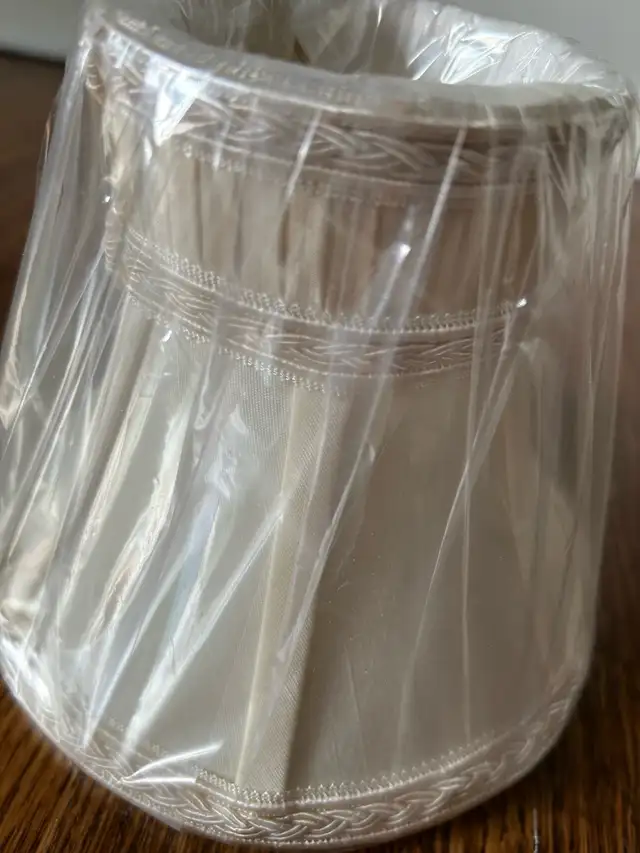 lamp shade in Indoor Lighting & Fans in Mississauga / Peel Region - Image 3