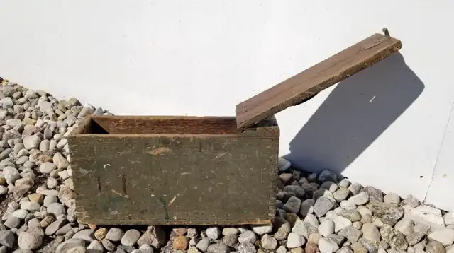 WW1 ammo box M1915 US Army oak brass for Vickers Colt 30 cal mg in Arts & Collectibles in Ottawa - Image 3