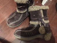 Brown Girls Winter Boot with some Fur ( Size 10 ) with Excellent